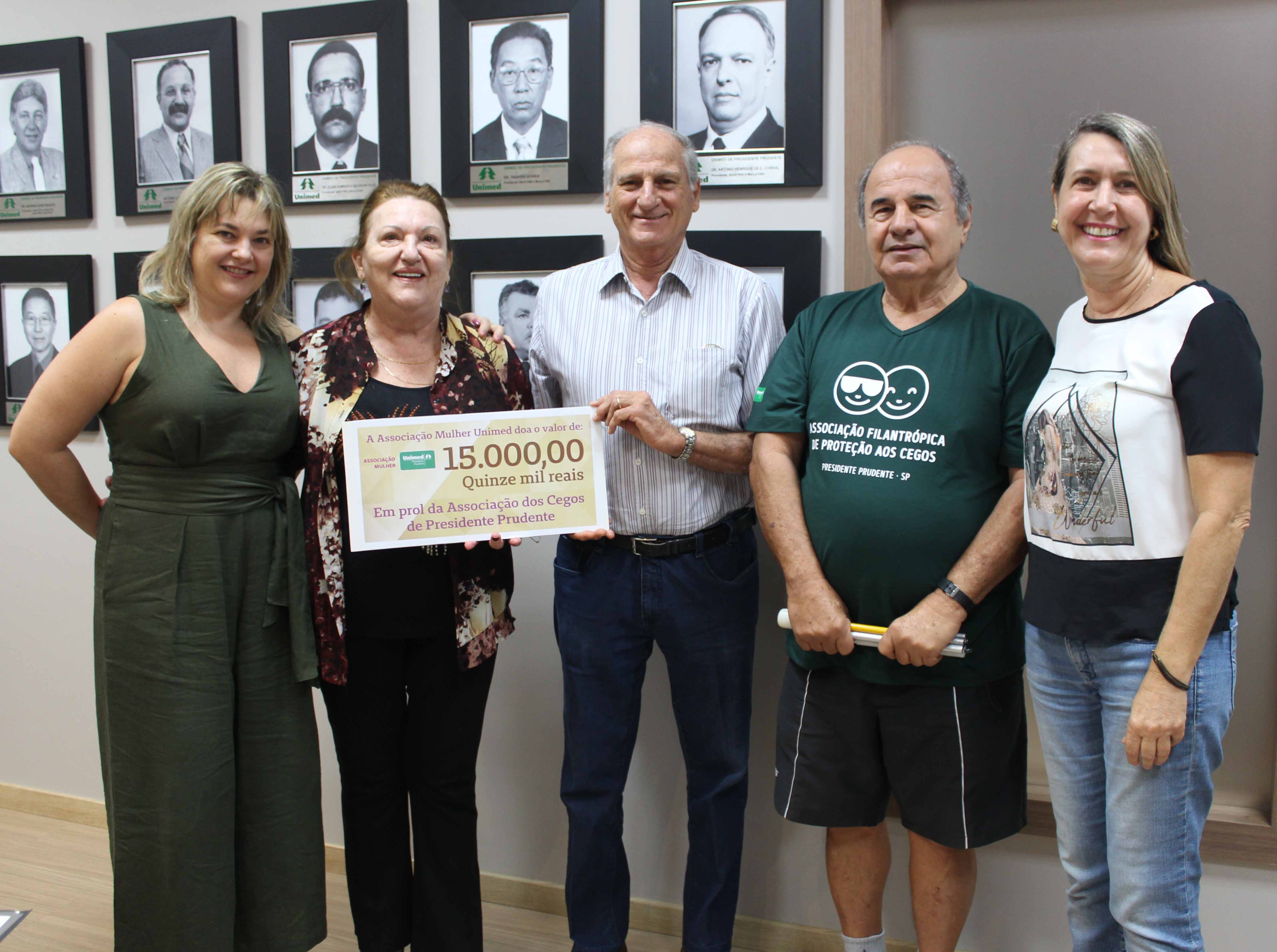 Amupp doa arrecadação de R$ 15 mil à diretoria da Associação dos Cegos