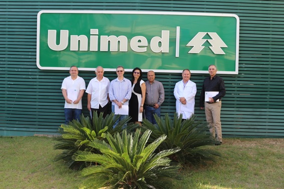 Médicos da Unimed Prudente realizam tour pela cooperativa